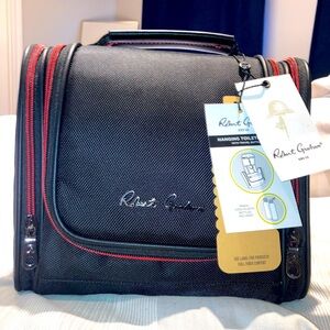 Men’s Robert Graham Armageddon Hanging Toiletry Bag.